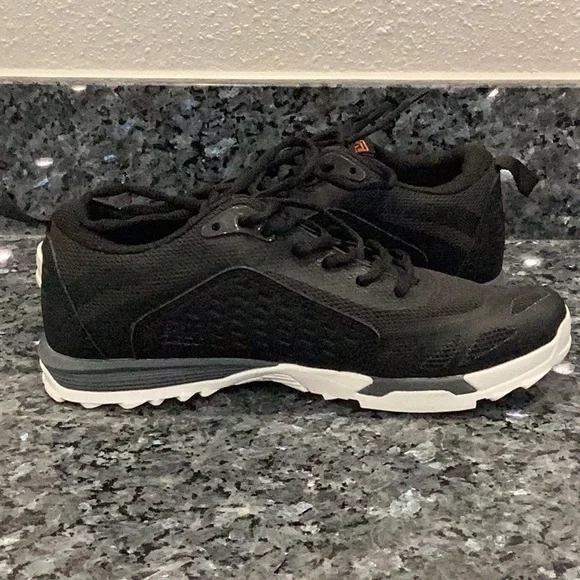 New 5.11 Tactical Women’s Athletic Shoes Never Worn Black Size 7.5 (Item#S013) - Picture 5 of 9